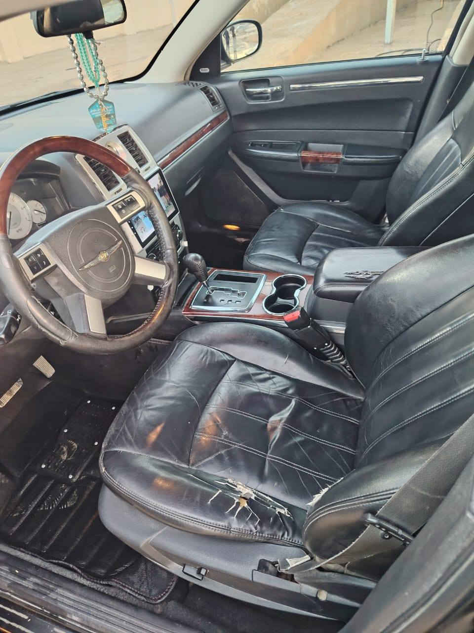 السلام عليكم اوبامة كص ما مسجل موديل 2010 8هيمي كير ومحرك شرط صدر خلفي وامامي جديد تخم تاير أربعة جديد مسجل وأربع شاشة ايباد تبريد ثلج تفءة نار كشانة أربعة كهربائي فتحت سقف سيارة فول موصاف تحكم ستيرن جيهتين سيارة بيهة هواي موصافت بعد ويل خلية مضومت لايت زنون سيارة جاهزة من كلشي السعر ٤٥ ورقة مكان السيارة العلم قريت الربيضة) ***********) ***********
