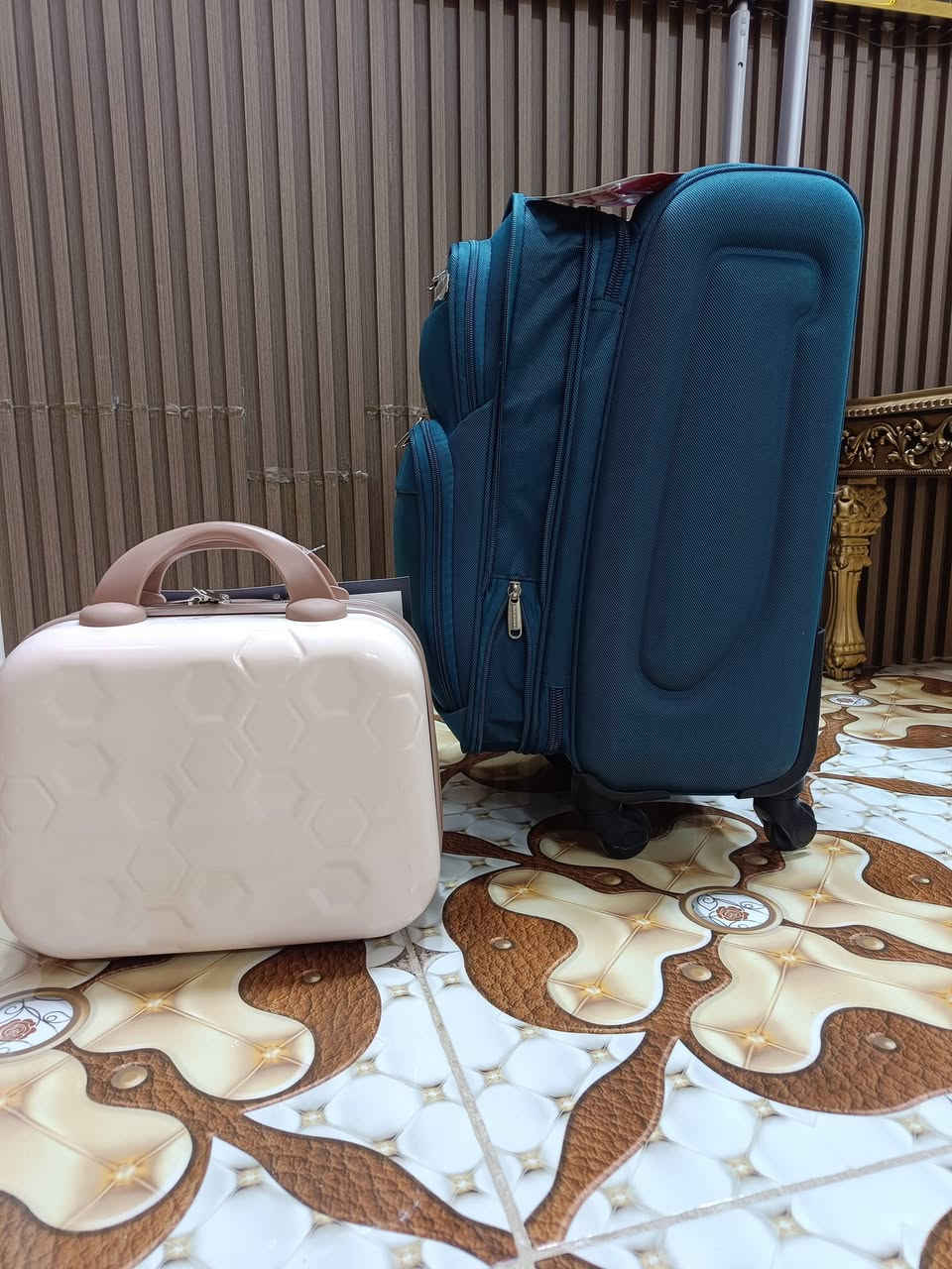 جنط سفر 

السعر بلاش تنزيلات فقط 15

هواي راسلوني ع جنط سفر 

متوفر كمية محدودة واخيرة ع هيج سعر. سعر تنزيلات 

لان راح تنفرض ضريبة والاسعار راح تصعد 

استغلو الفرصة قبل صعود الاسعار 

للعلم جنط اصلية جيلاتين وكتان وبيهة سحاب تعراضة يزيد ويكبر من حجم الجنطة وبيهة قفل سري 

من سنة 2015 احنة نشتغل بيهن 

 تتوفر خدمة توصيل الف فقط 

عنوانا بلدروز شارع الشهداء مقابل مجوهرات ابو نادية 

نبيع جملة ومفرد


**إذا كنت صاحب هذا الإعلان وتريد حذفه لأي سبب، رجاءا أرسل رسالة إلى الدعم الفني**