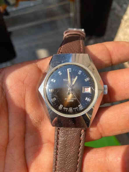 متاح ساعه فنتج قديم تكويك نصب  قطر 40 نظافه عاليه شغاله ما بيه تأخير ولا دقيقه بغداد ***********
