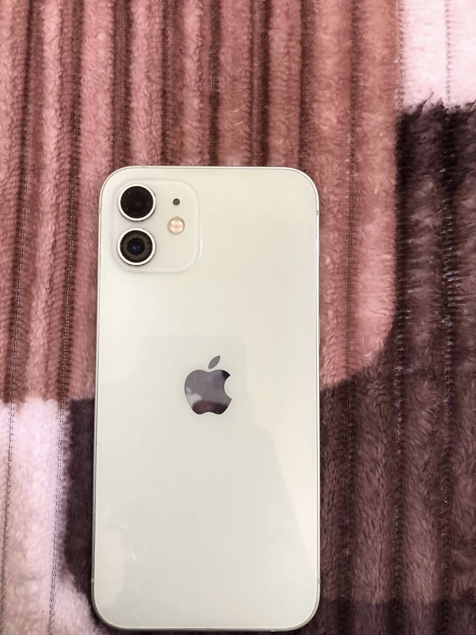 سلام عليكم 12عادي بطاريه75  ذاكره 128جهاز كله شغال ماعده الفيس ايدي متوقف سعر250 رقم التلفون  ***********
