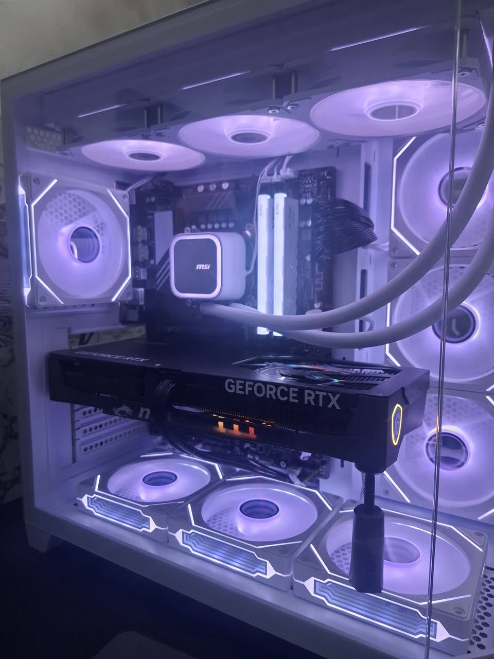 تجميعة العاب ومونتاج للبيع
Cpu : i7 12700kf 
RAM : 32gb (16x2) xpg 6000
Motherbord: b760 
Hard: ssd 1Tb samsung 980 pro 7300
Power supply : thermalright 750 gold
Gpu : rtx 5070 12gb gaming trieo rgb 
Moniter : 27inch / 2k / 210 hz
العنوان / بابل / حي الزهراء / ***********
السعر 3.500.000
 كيس وشاشه وماوس وكيبورد وسبيكر وجويستك واير لس
