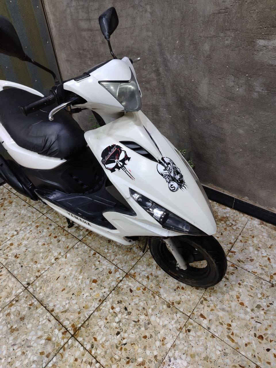 ماكس مضلع نقره سلف نظيفة مثل ما مبين بالصور دراجة. مال مشاوير ومال منطقة بس بيها  فقط ملاحضات شويه بالكفرات مالتها غير شي كلشي مابيها السعر ٦٥٠ مكاني بغداد الحرية


**إذا كنت صاحب هذا الإعلان وتريد حذفه لأي سبب، رجاءا أرسل رسالة إلى الدعم الفني**