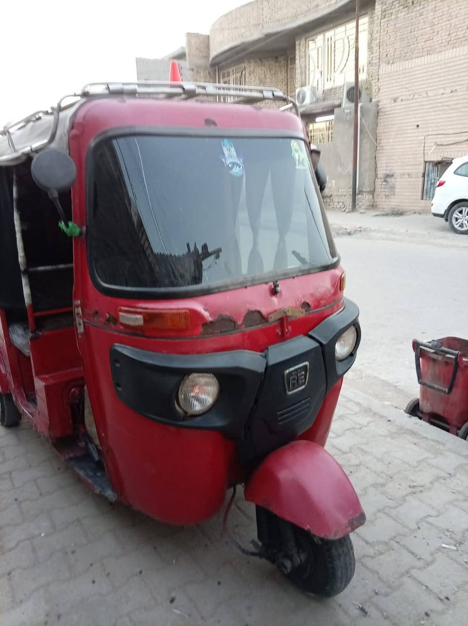 السلام عليكم متاح تكتك 18للبيع مثل ما واضحة بالصورة مكفولة من الضربات المحرك مجفت  المكان بغداد جسر ديالى أوراق مو رقم ***********
