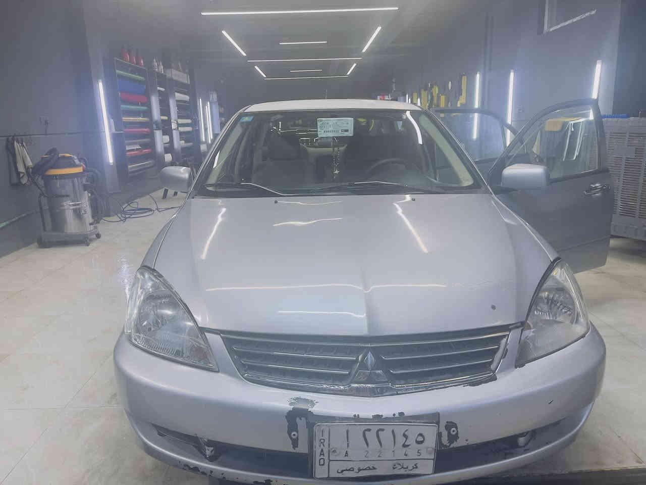 السلام عليكم اخوان عندي هذا اللانسر للبيع مواصفات
موديل 2010 
مكينه 1600
كير والمكينه ممتاز 
تبريد ممتاز 
دواخل بيجي مثل ماموضح بالصوره شاشه ئايبات كامره الكشنات كلها على وضع الشركه 
كهرباىيات كله شغاله بدون نقص 
السياره بأسمي ومشروع وطني 
التايرات حاله جيده 
يحتاج زوج تايرات خلفي 
سياره بيها 3 قطع صبغ بدون اي ضرر واشويه الهلالات بيها صبغ غير هذا مابيه ورغم هذا اني ابيع حزام صبغ 
اخوان اي واحد عاجبته السياره خلي يتأكد من المنشور يالله تخابرني 
السعر 75 $
المكان كلار 
الرقم *********** 
اجاوب بعد صلاة العصر
