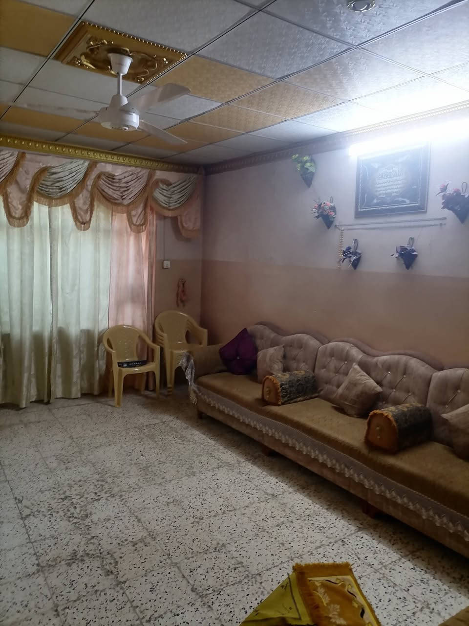 السلام عليكم بيت للأيجار 
مساحة البيت 200م طابقين 
غرفتين وهول واستقبال ارضي و3غرف وهول طابق ثاني 
حي العامل الاولى قرب شارع بغداد

لتفاصيل اكثر مراسلة الصفحة او الاتصال بالرقم ***********

