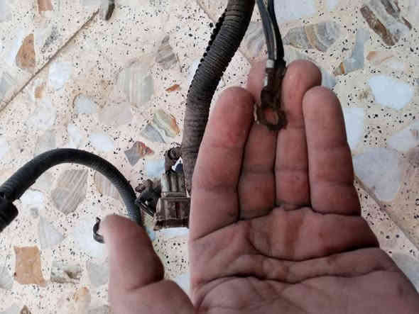 السلام عليكم 
ضفيرة مكينة اوبترا تبدا من قاعدة الفيوزات لاخر فيشة بالمكينة حتى كلبسة البارد موجودة 
السماوة 
***********

سعرها 125قفل
