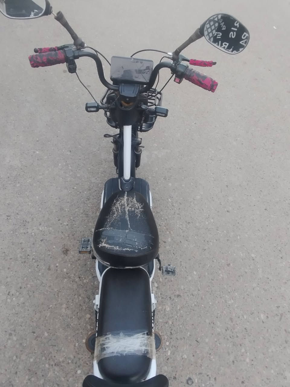 سلام عليكم
باسكل شحن صغير 
بطاريات يقرن 9ونص 
اشاير لايت شغالات
السعر 180
مكان خالديه
تواصل عل رقم ‏‪0783 193 5086‬‏
