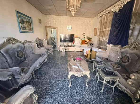 دار للبيع
في حي العامل دور النفط مربع الفريق حاتم  خلف التعاون هايبر ماركت

المساحة الكلية 139م

الواجهة من الأمام 6.5 و من الخلف5.5 نزال 25

السعر مناسب للأستفسار وعرض العقارات الاتصال على الرقم (***********)
