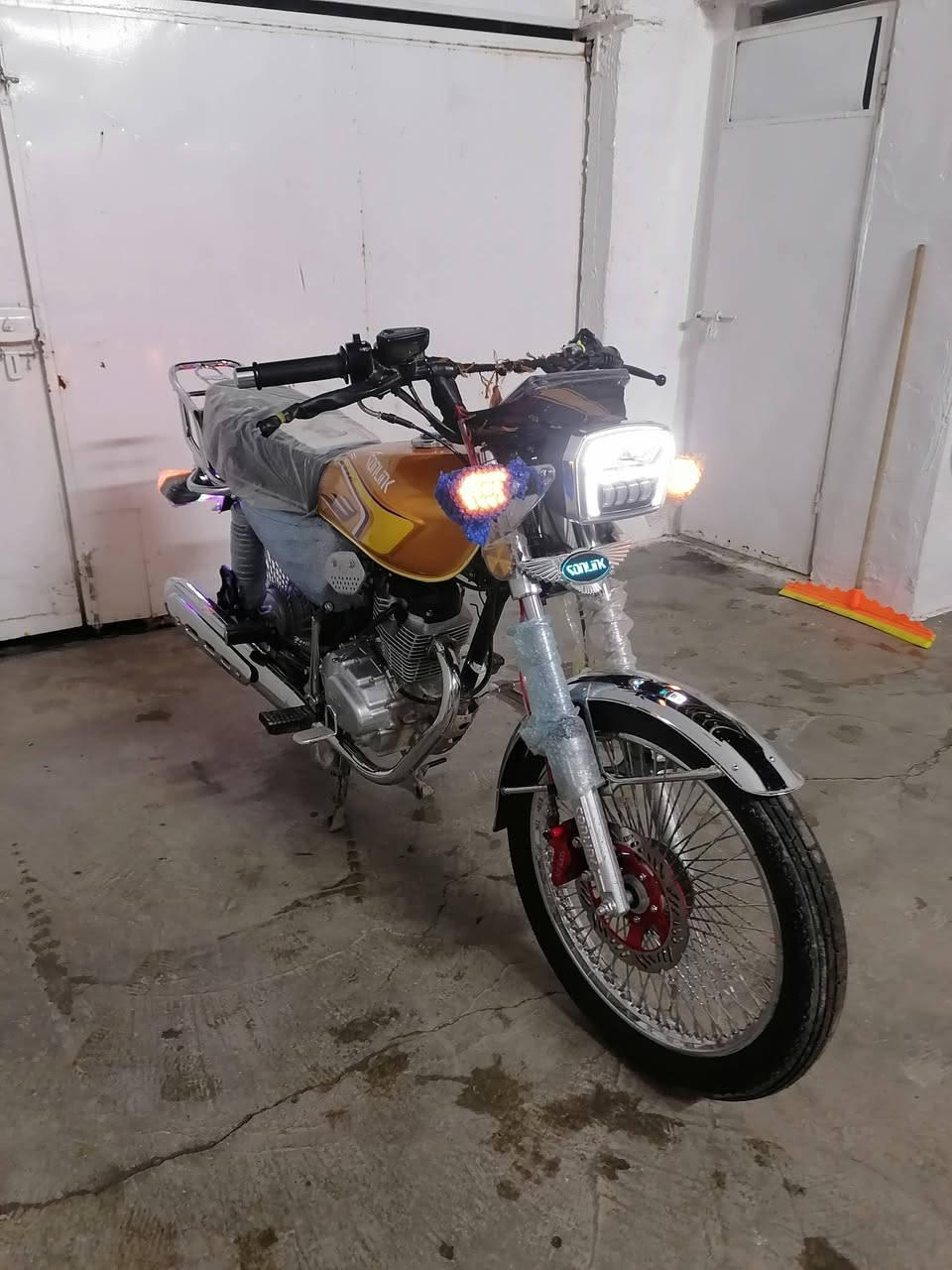 دراجه للبيع ٥ تيام طالعه سفر سعر ٧٥٠ تحياتي للجميع ***********
