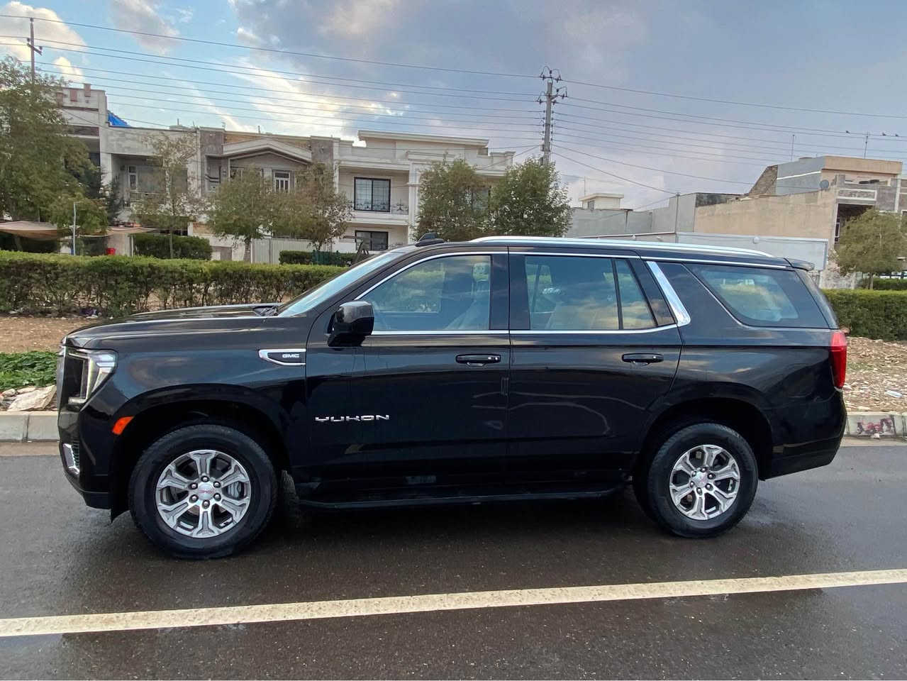 GMC Yukon SLE 2023
V8 5.3L  355 hp 
خليجي ضمان شركة منصور باقي بيه سيارة على وضع شركة ماشية فقط 2400 الف كيلو بدون صبغ بدون حادث كفاله عامة موصفات سيارة تاك اكسل حساس امامي خلفي نظام نقطه ‏عميا رادار امامي كامرة خلفي hd صندوق شفط مقعد سايق كهرباء شاشة 10 انج وكيج الكتروني 
سعرة 530$ مكان سيارة اربيل 
*********** أربيل, العراق
