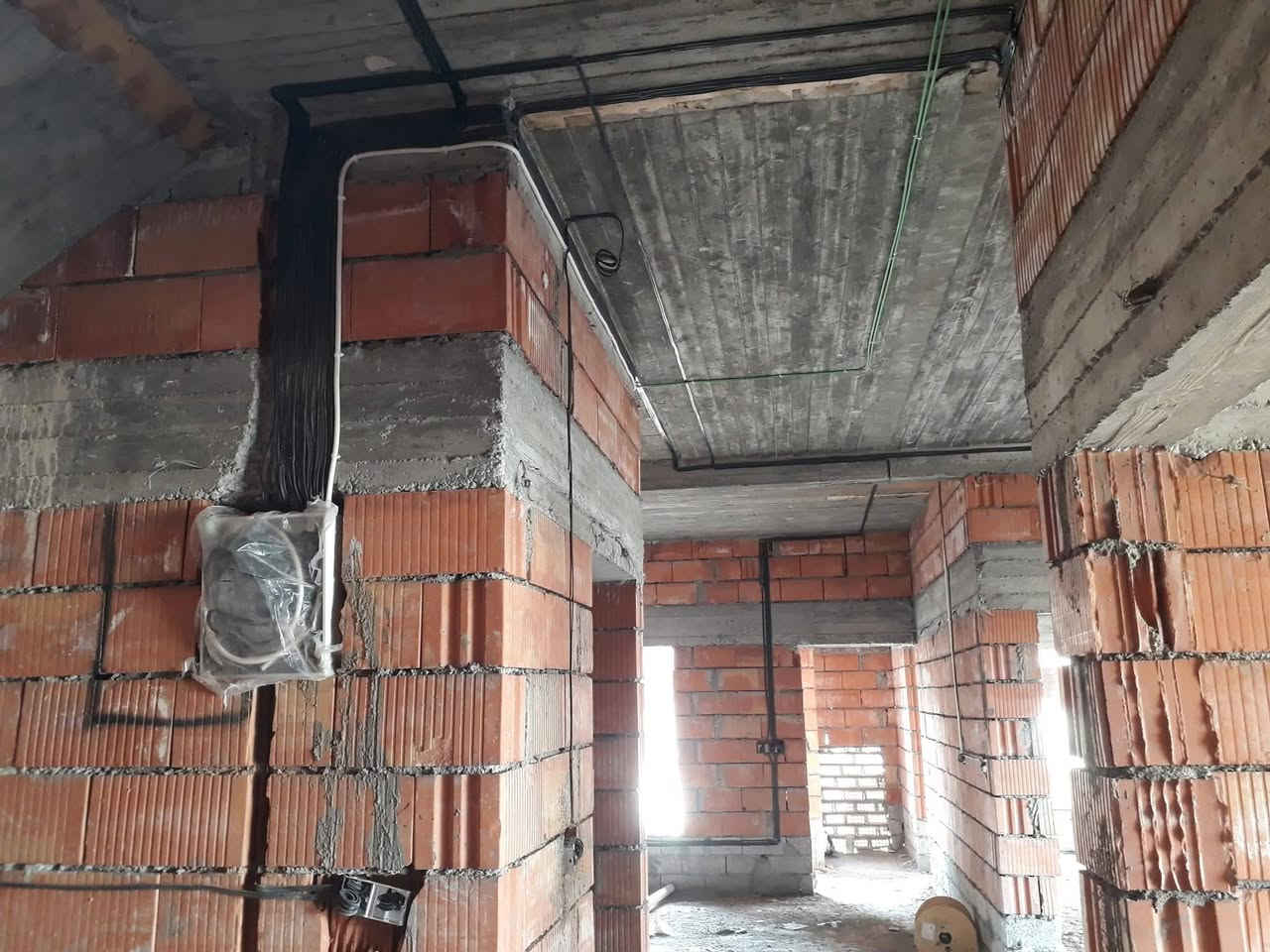 سلام عليكم اخوان اسطه كهربائي من درجه امتياز وبسعر اليريح الزبائن واتصال عالهاي رقم ***********
ومتفرغ حاليا
