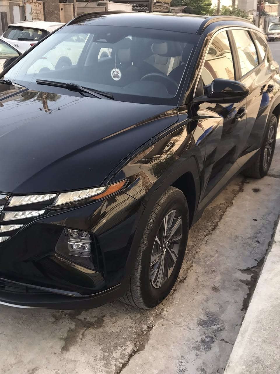 هونداي توسان 2024 هايبرد و بنزين
رقم بغداد ب اسمي
لون اسود فول عدا الفتحة 
وارد امريكي حادثها جاملغ وبنيد

المواصفات:
بصمة/تشغيل عن بعد/ترحيب ابواب/رادار امامي/رادار جانبي/تحديد مسار /مانع انحدار/اوتو هولد/هندبريك بصمة/كشن كهرباء/كشنات تدفئة/تبريد قطعتين/مود درايف/جنطة كهرباء/لايت زنون/بلوجكتر زنون/شحن واير ليس/كامرة دوارة/فول تحكم ستيرن/بلوتوث/AUX/منافذ 
‏USB/كاربلي/ ويل كب
محرك 1600 تيربو هايبرد
عدد السيارة 19 الف كم

السعر 177$
العنوان : بغداد الدورة
*********** يوجد واتس اب
