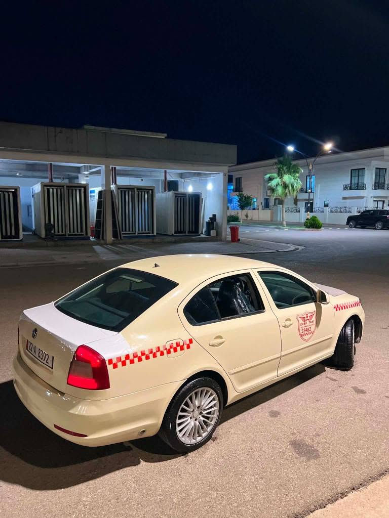 سکۆدە تەکسی ٢٠١٠
گێر عادی
نیو بۆنیتی بۆیاخە 
٢ جێی تەعدیلیشی هەیە جەمپەکی زۆر خەفیفی پێشی هەیە 
گێڕ مەکینە تەبرید بەناو کردن غرامە بەشەرتە ڕەقەم باریک ساڵێکە بەسەر چوە هەزەشی ٢ مانگە بەسەر چوە 
سعری٨٣ وەرەقە ٤٠٠ هەزار غرامەی لەسەرە بەدەست دەتدەمەوە:ژ:م *********** أربيل, العراق
