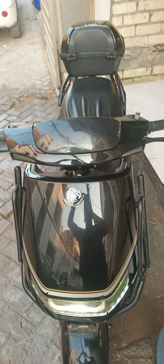 سلام عليكم شباب درجة سكنس مدرع مويد طيار سرعه 100 تقطع مسافة من 40 كيلو متر له 50 تجي 7 بطاريات سعر 500 قفل هاتف *********** مكاني بغداد صليخ
