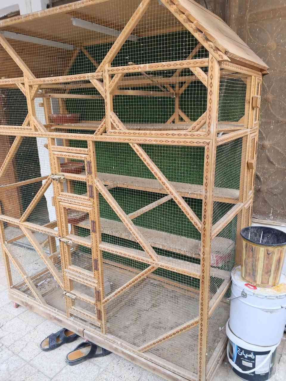 قفص للبيع الطول 70 والعرض متره ونص والارتفاع متر و80 بي 3شمعات داخليه ويتكون من 11باب وبي جرارات اثنين تنضيف سعره 150مكاني ذي قار المركز ***********
