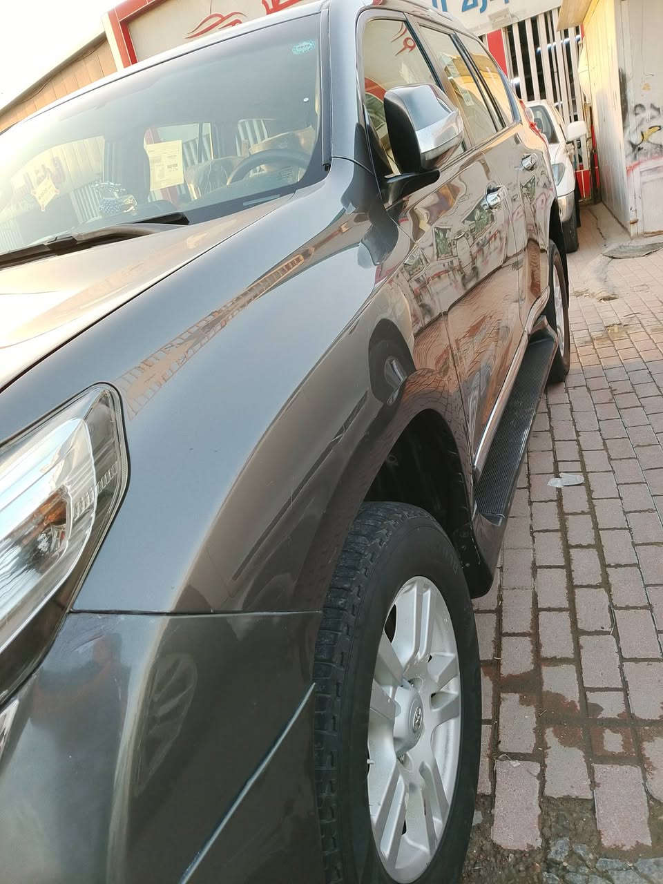 .السلام عليكم
برادو موديل 10
سياره بلادي 
مكفول الضرب لا تبديل لا صبغ 
كير محرك تبريد مكينه كفاله عامه 
تخم تاير شواصي مكفولات بلادي 
رقم ربيل شكل جديد نكليزي سنويا جديد هزه جديد 
4سنكدر 
تبريد ثلج 
سعار سياره 190بي مجال حك جيتك العمله 
العنوان بغداد بلديات نتصل وتدلل عله رقم 
 ***********
