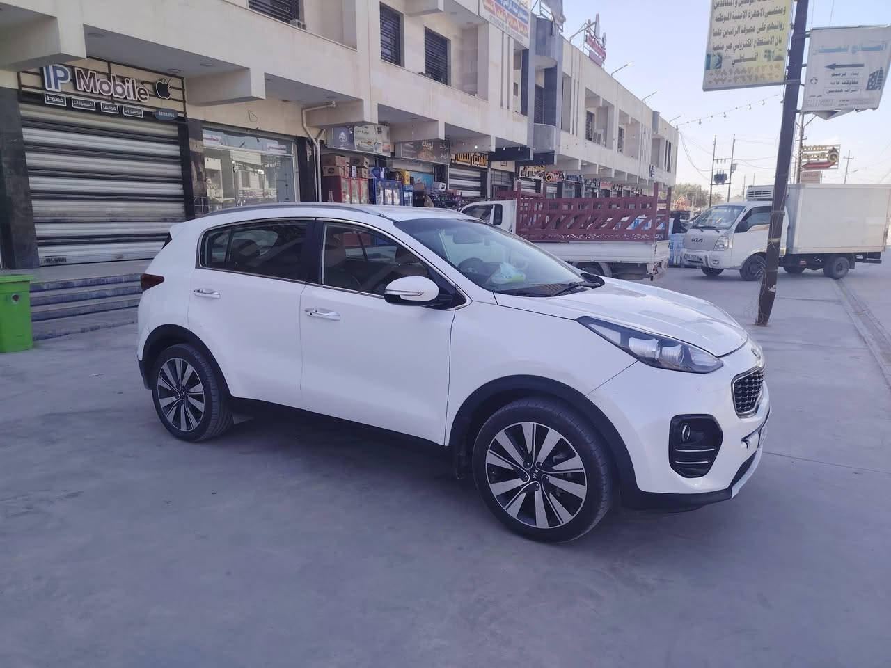 السلام عليكم اخوان للبيع كيا سبورتج خليجي موديل 2018رقم بغداد دولي تحويل مباشر سنوية وهزة جدد محرك 2000ماشيه 150الف السياره بيها  5قطع صبغ وبيها بارد قليل بلقماره كير محرك كفاله  السعر 140 ورقه وبيها مجال للاتصال *********** مكاني الدوره
