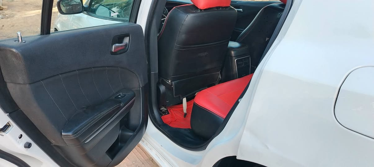 السلام عليكم للبيع دودج جارجر 2018 سته سلندر رقم انبار هزه وفحص جديده ورقم جديد بيها نص جّآمًلَغُ بيها  خلفي صبغ بيها ثلاث مكانات بارد مكان السياره الانبار قضائيه هيت الاستفسار اتصال على الرقم ***********سعر 165
