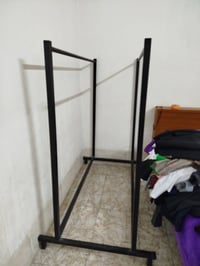 ستاند ملابس • حديد ثقيل • للبيع