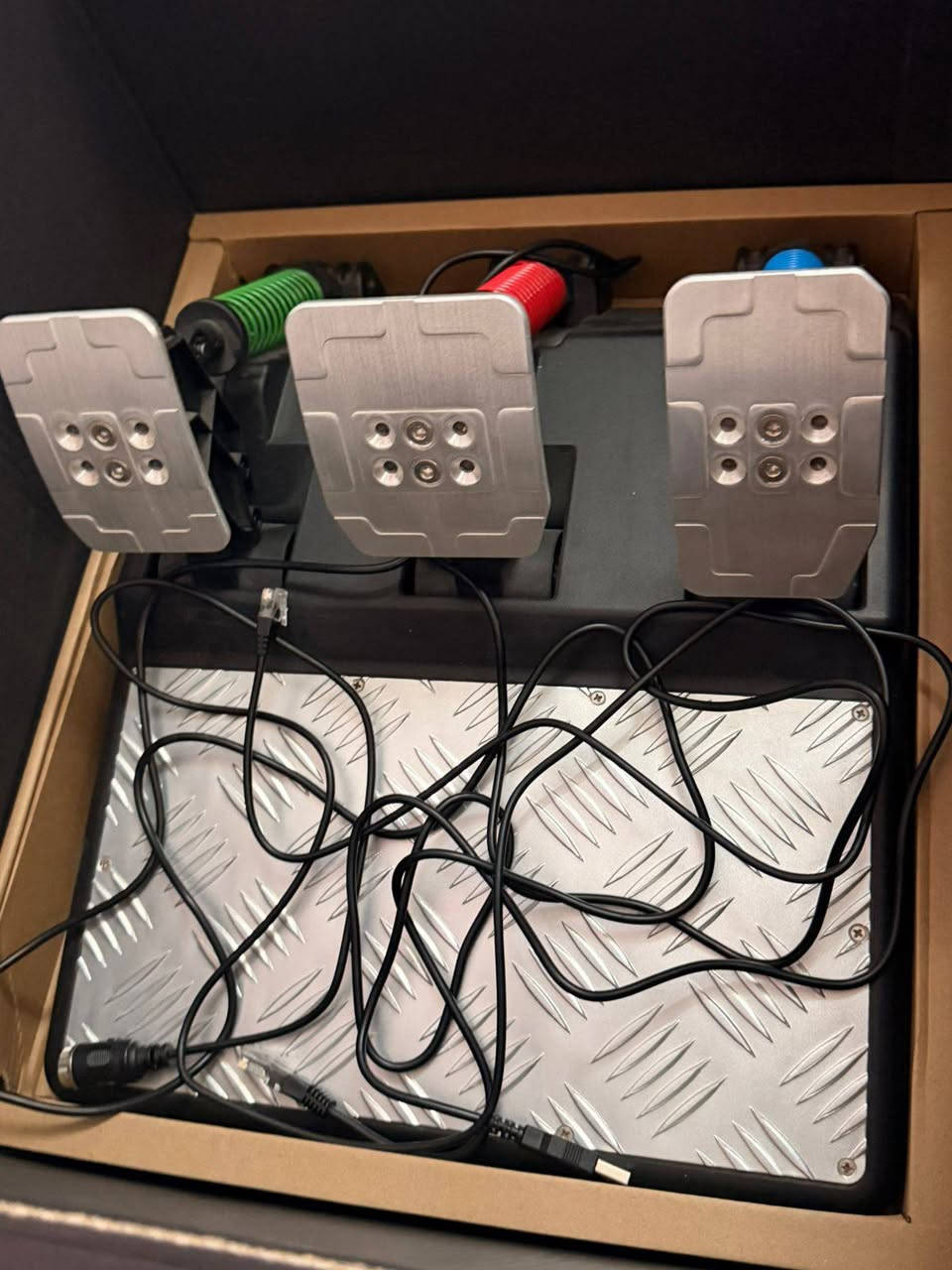 السلام عليكم اخوان دركسون v10 للبيع الدركسون أخو الجديد نظيف كلش شخط واحد ما بيه استعمال  رايده ب200 وبي مجال قليل كلش مكاني واسط العزيزية وعندي توصيل للاستفسار خاص او واتساب على الرقم ***********
