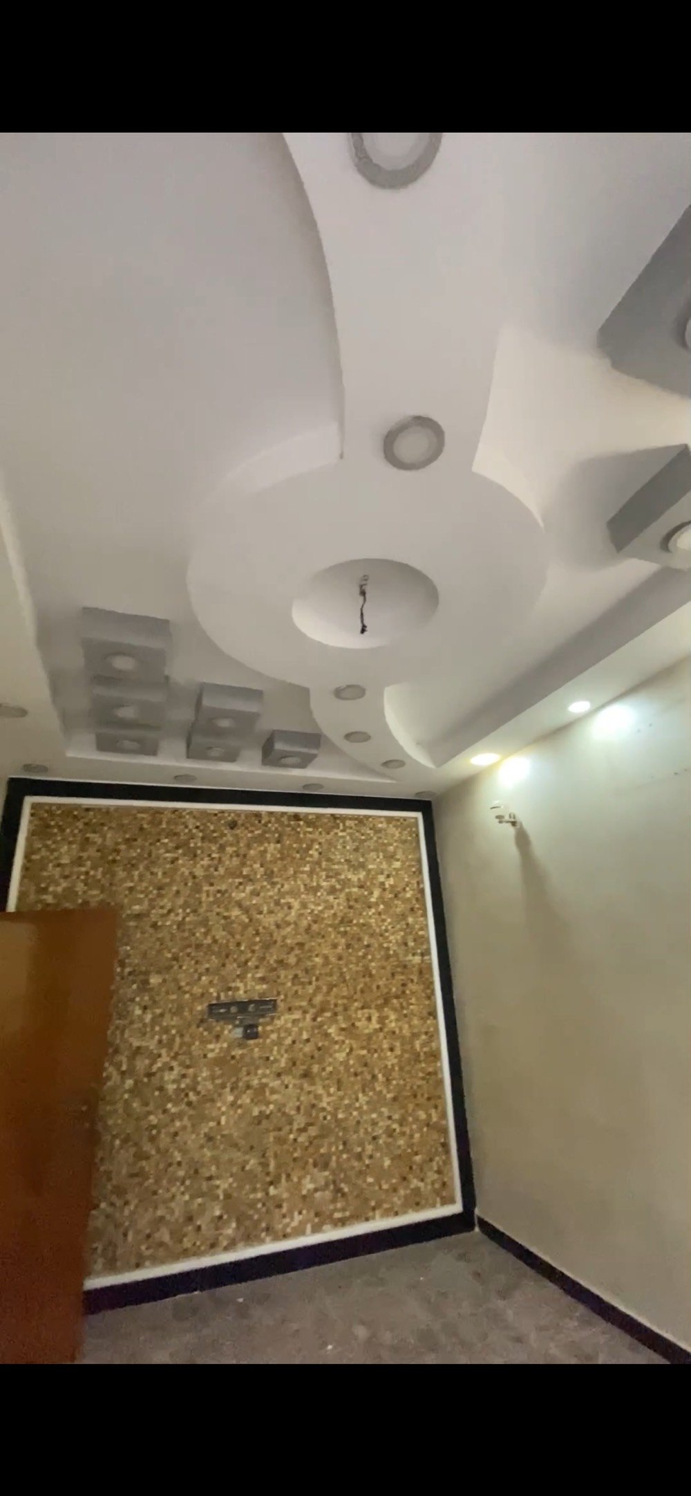 📍 بيت للبيع طابو صرف بغداد | رئاسة العبيدي– شارع عشرين-الشارع المقابل سنتر المصطفى فرع صيدلية الفيحاء قرب ابو احمد المختار 

▪️ المساحة: 100 م² طابق ونص(5*20)

كراج ، صحيات خارجية ، استقبال ، ممر جانبي ، مطبخ حار وبارد ، صالة عدد 2 ,مساحة درج  ، غرفة عدد 2 , سطح 

▪️ بناء حديث كامل المواصفات ارضية 
كاشي وسيراميك وشتايكر

▪️ البيت جاهز للسكن



✨ موقع مميز داخل مربع راقي وهادئ 

✨ المنطقة كاملة الخدمات (ماء، كهرباء، مجاري,تبليط،انترنت،خدمة تفريغ النفايات )

✨ على شارع وليس فرع

السعر ١٣٥ 

للتواصل ***********