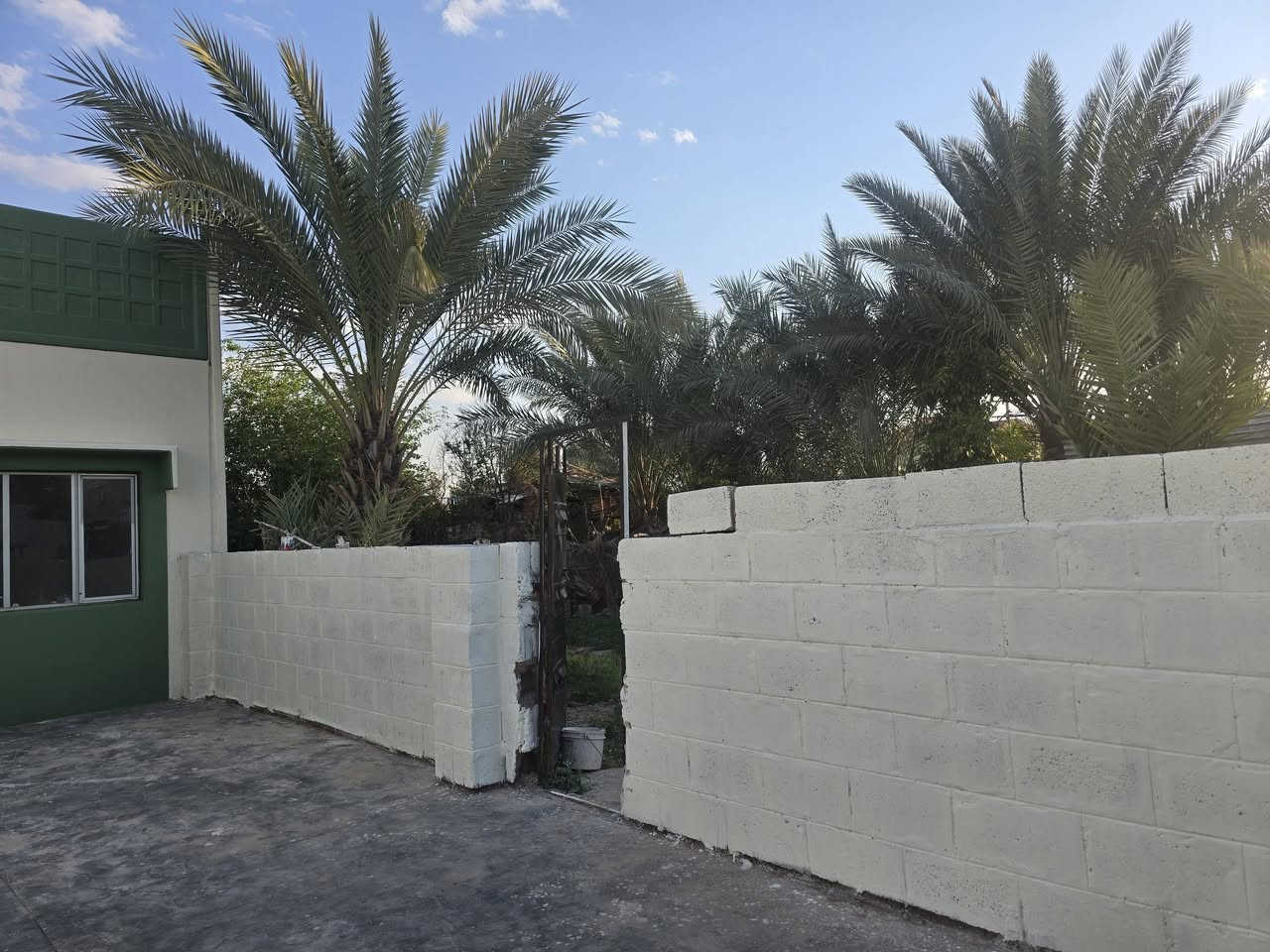 للبيع دار سكن نوع بيوان B1 ركن في المرحله الثانيه يحتوي على حديقه جانبيه كبيره جدا كما موضح بالفيديو السعر ٥٨ وبي مجال .  للتواصل ***********
