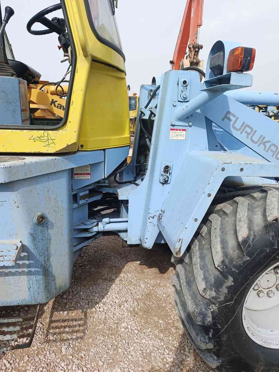 سلام عليكم شباب شفل البيع حجم 305 فوركاوه دخول جديد كارتون مكفول من صبغ أو كير مكينه شاصي كفاله عامه رقم التلفون ***********
