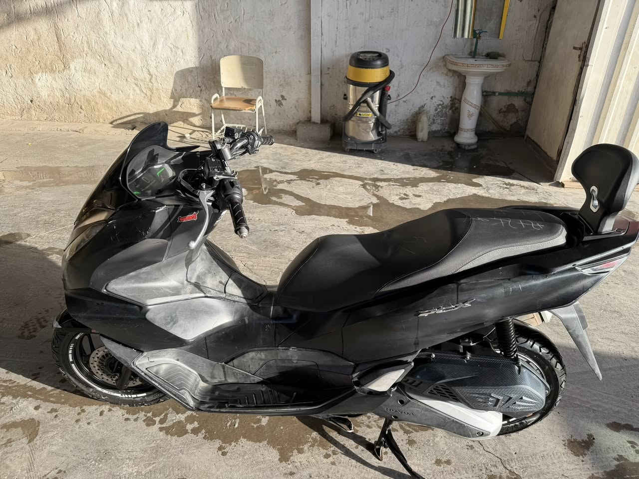 دراجة pcx جيل الرابع كوري مكفوله محرك برغي ممفتوح مصار شهر من ماخذها  للاستفسار هذا الرقم *********** المكان بغداد الحسينية
