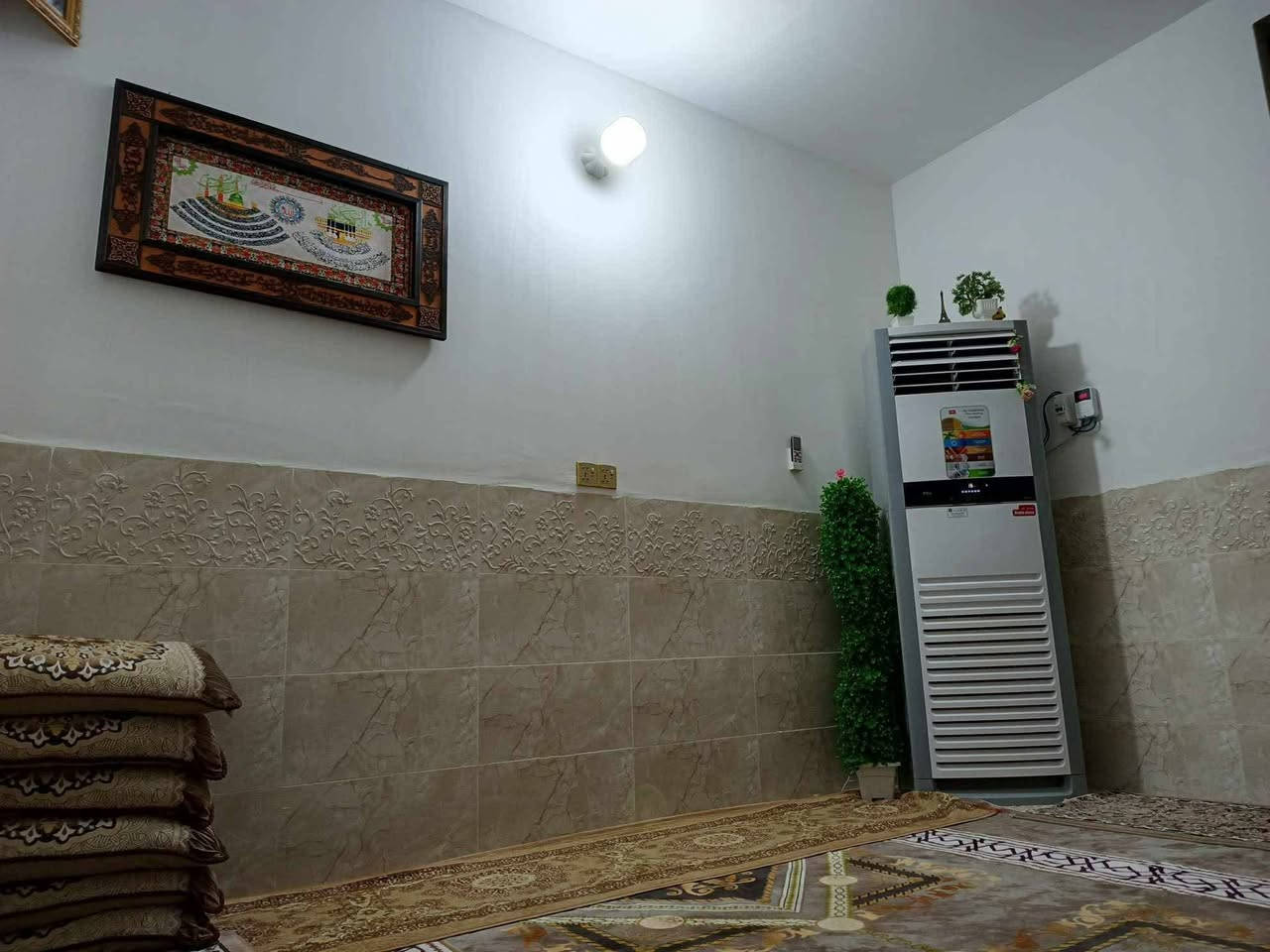 طابو سند25بيع مستعجل!!
شارع عرضه ١٣مترابصف بانزين خانه أرض السلام البيت مال جناي درجه اولى بناء بيت صار اكثر من سنه بي غرفتين وصاله ومطبخ وحمام عدد ٢داخل اوخارج استقبال حديقه طارمه كاشي سراميك صب مركزي اساس مركزي اوسكف مركزي بناء كله طابوق معمل سماوه ٩انجان كل البيت حداديه درجة اولى ماء باب البيت كهرباء باب البيت يعني دولة جرت ماء الكهرباء منطقه حلوه كل الجيران طيبين السعر البيت ٨٥اوبي مجال

***********
