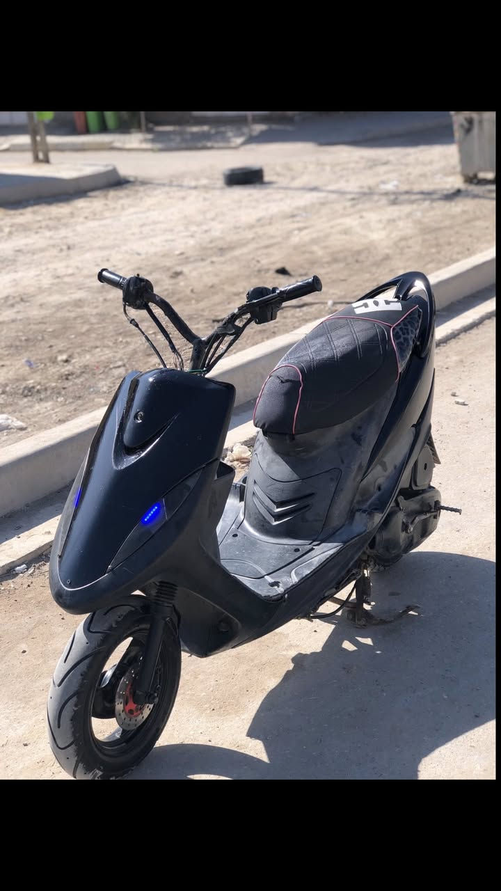 سلام عليكم ماكس عدله للبيع مـكينه خرسه ما تنسمع بحيث بس صوت الكزوز سمعه معدل يخبل شلعه مو كل هاي حطله كلج صير فول  دبلات شغالات هورن شغال وهاي كدام بلكفر كذالك شغال وعدك بكلايت الوره كله شغال بس عوزه ربط سعر خاص مكاني بصره قرنه..***********
