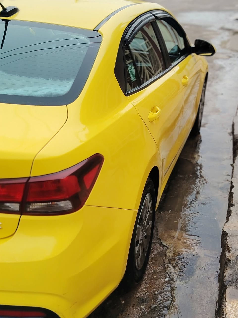 السلام عليكم للبيع كيا ريو 2020 مواصفات  s  محرك وكير شرط أمريكي ضررها بوند بدون دواخل هيئه وغرامات صفر طخم تايرات جديد باتري جديد انا صاحبها الشرعي سيارة نظيفه مايعوزها شي للاستفسار الاتصال على الرقم *********** بي واتس اب
