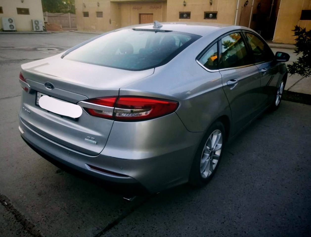 فورد فيوجن موديل 2020
محرك 1500 اقتصادي وقوى ( بانزين عادي) 
رزانة وعزل صوت عالي
حادث خلفي على يمين الجنطة (بجم كبس شركة) 
بدون ايرباك
رقم اربيل دولي وتحويل ثاني يوم باسمك
المسافة المقطوعة 51 الف 
بصمة تشغيل عن بعد / كود دخول الابواب / كير ماوس/ هاند بريك بصمة / رادار مانع تصادم وتوقف ذاتي / نظام النقطة العمياء / رادار تنبيه خروج عن المسار / مثبت ستيرن / داخل كشنات جلد اسود / اشارة بالمرأة وتحكم كهرباء / تحكم ستيرن / مانع انزلاق / ردار أمامي وخلفي / حساسات وكاميرا خلفية مسار / تبريد قطعتين أمامي وخلفي وتحكم مناخلمن / المقعد الامامي كهربائي / كروز سرعه / مقعد خزن / تخم تاير ويل 17 / أوامر صوتية / مدخل USB عدد 3 / سماعات عدد 8

-------------------------------

بيها تعديل حسبة شبر في نفس مكان الحادث الوارد
مسويلها صيانة كاملة
مكان السيارة بغداد - الكرخ
السعر 122 وبيها مجال 

الاتصال على الرقم واتساب

*********** بغداد, العراق
