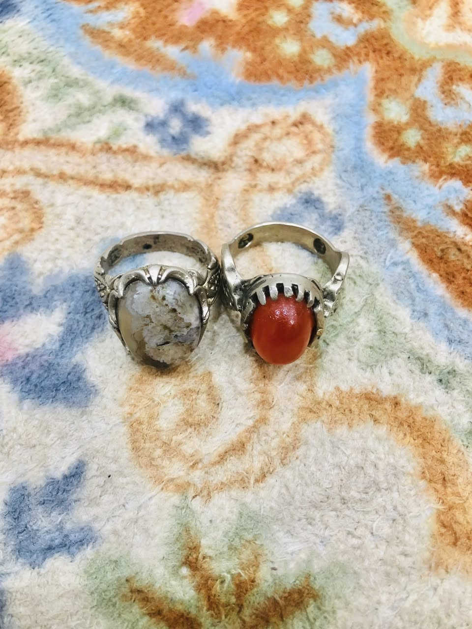 السلام عليكم من رخصة الادمن عندي هذني المحابس ١٠ اريد مراوس بطيور حب مكان بغداد الدوره ***********
