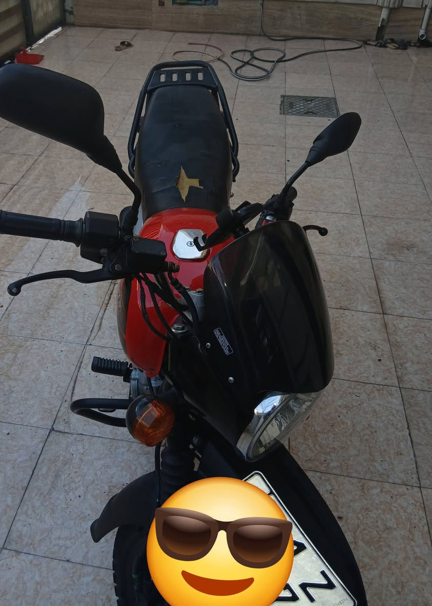 السلام عليكم بوكسر نظيفه مقفوله كفاله عامه دراجه موديل 23 نازله بال 24 سنويه ورقم باسمي معروضه مليونين و600 وبيها مجال مكاني بغداد رقم التليفون ***********
