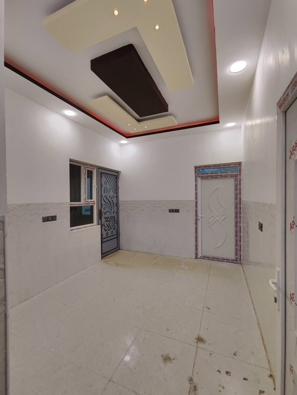 🔹 دار للبيع حي #البتول🔹
- مساحة الدار: 100 متر واجهة 5 متر
- شارع تبليط 

🏠 تفاصيل الدار:- 
الطابق الأول: غرفة نوم، هول، مطبخ ، استقبال، صحيات ، كراج

الطابق الثاني: غرفتين نوم ، صحيات 

السعر والتفاصيل داخل قناة التلكرام : 
https://t.me/baet_alhadhara
_______________________________________________
للاستفسار:- 
***********
*********** 
مكتب بيت الحضارة للعقار - سايدين حي الوحدة قرب سانكو مول 2
