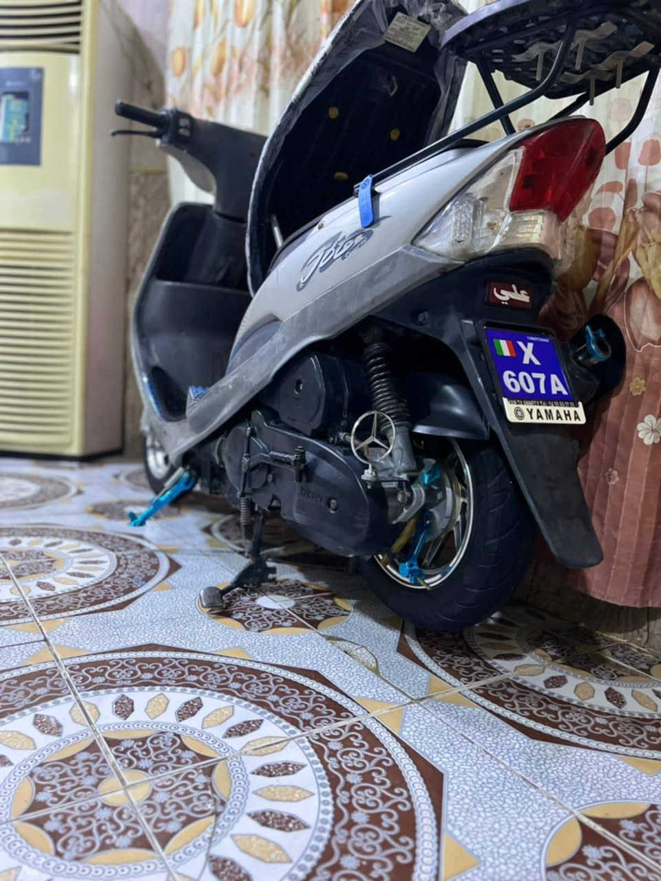 ماكس منغولي للبيع ***********
دارجه 
1-ويل نجمه لاصلي وتاير جيلاتين جديد
2-لد زنون
3-تزويد خارجي سمائي (تعلاكه./قبق شاصي /خاشوكه /وقطره دهن واكسل وقبق فلاوين/ قفيق/دبل خلفي رياضي /كاعيات  ستان صفح رياضي) 
4-صالنصه fm
