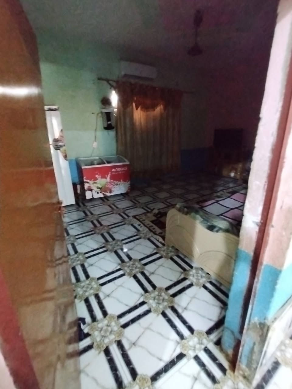 سلام عليكم اعيد النشر بسبب الوعود المزيفة
الي مو شراي لا يتعبني وياه دار للبيع كوت شارع النفط حي الجوادين الثانيه مساحة ٣٠٠ يتكون من غرفتين وهول ومطبخ وديوانية وحمامات داخلي وخارجي وحديقة وترك الموقع نزلة عادل الحلاق مقابيل صورت سيد مقتدى يم صيدليه نسيم الورد شوي ليغاد عنهة الاستفسار
***********
***********
