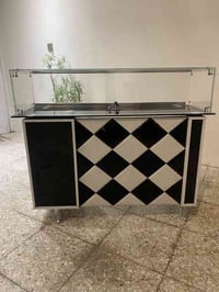 للبيع مزاد لأعلى سعر  🔥🔥🔥🔥🔥🔥🔥🔥🔥 ميز فاترينة زجاجي نظافة  95 %         ...