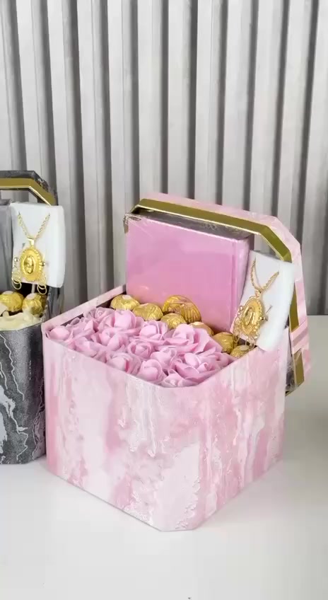 "لأنها الدنيا.. دللها بما تستحق."
​"أمي.. أول حب، وأجمل حكاية."
​"هدايا تليق بـ 'ست الكل'."
​"للقلب الذي أعطى دون مقابل.. شكراً يا أمي."


**إذا كنت صاحب هذا الإعلان وتريد حذفه لأي سبب، رجاءا أرسل رسالة إلى الدعم الفني**