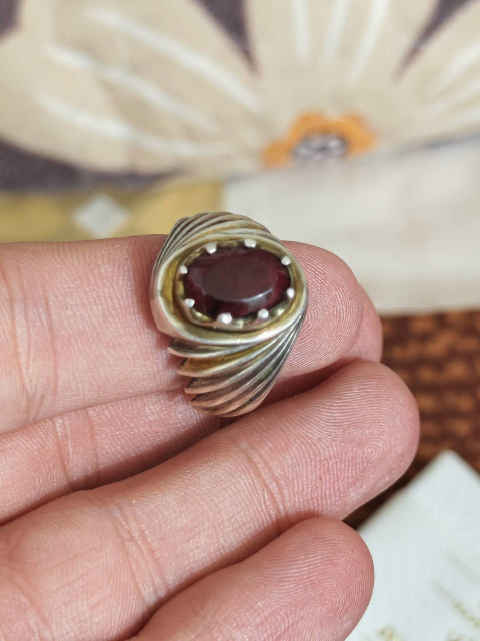 السلام عليكم 
ياقوت سيلاني قطع كوفي قديم صياغه ثقيله للبيع السعر 250 الف وبي مجال  يوجد توصيل لكافة المحافظات ..للتواصل خاص


**إذا كنت صاحب هذا الإعلان وتريد حذفه لأي سبب، رجاءا أرسل رسالة إلى الدعم الفني**