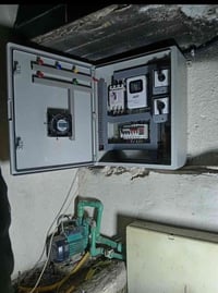 مختص كهرباء وصحيات 07817099889