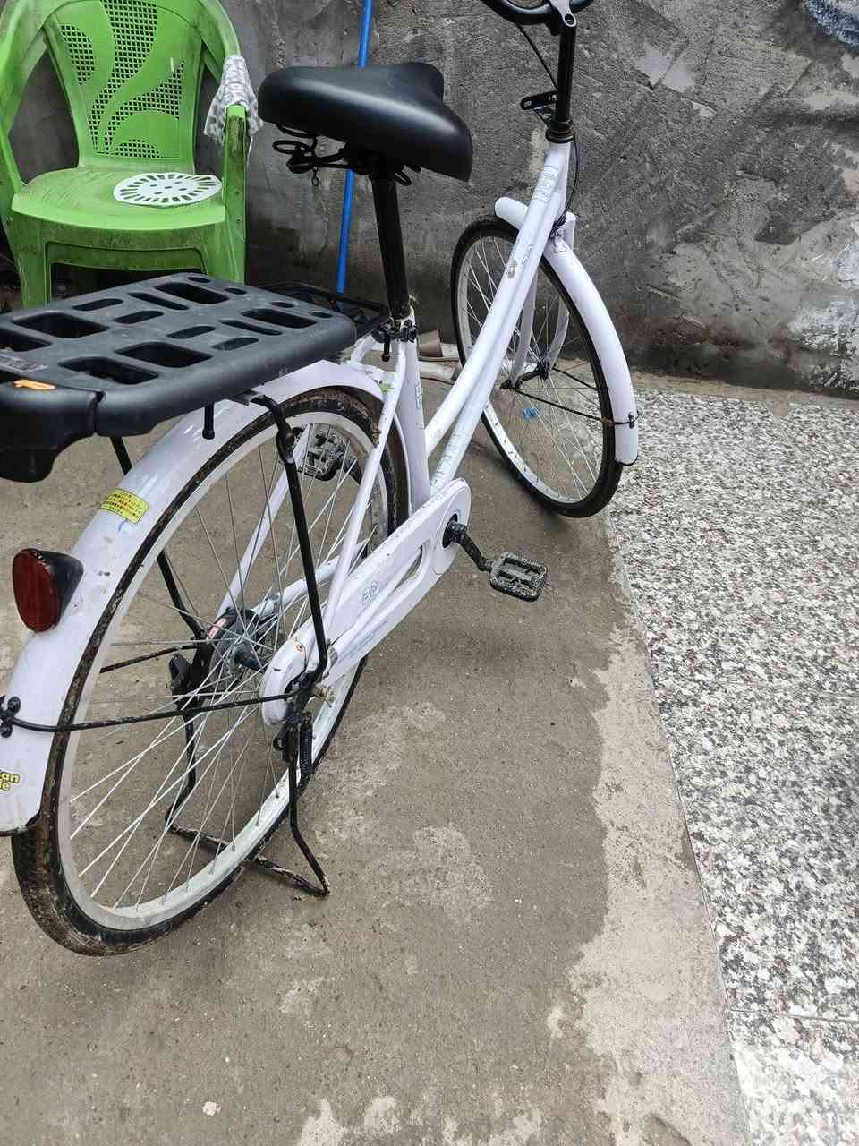 سلام عليكم شباب بيسكل وديل20 بيسكل نضيف كدام العين عوزه بس بريك كدام  ويكمل مكاني حي الثوره سعره البيسكل ب100وبي مجال قليله *********** وذا اكو دراجه مروس يدز
