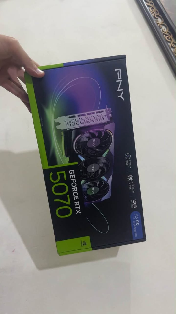 كرت الشاشة: PNY GeForce RTX 5070 12GB GDDR7 OC (EPIC-X RGB)
 المذربورد: MSI B650M BOMBER WIFI
 الرامات: T-Force Delta RGB DDR5 16GB (2x8GB) 6000MHz
 المعالج : R 5 7500 f
التخزين: TeamGroup MP44L 1TB M.2 PCIe Gen4 NVMe SSD
 المبرد المائي: Thermalright Aqua Elite 360 V6 ARGB Black
 مزود الطاقة: Xigmatek Thor T750M V3 750W (80 Plus Bronze / ATX 3.1) 
التجميعه جديدددده وكرايتن القطع كلها موجوده تجي تفحص وتاخذها

مكاني بغداد المشتل توصيل ماعندي 

*********** 
السعر 1,900,000
مليون و 900
