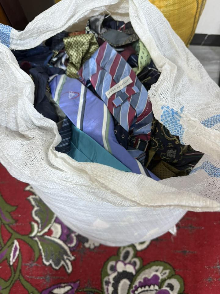 اربطه رجالي درجه اولي تصفيه مخازن متوفر العدد 1000 قطعه بشليف ***********
