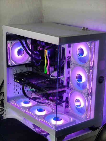 السلام عليكم 
تجميعة تخبل شكل واداء ونظافة 💯 
المواصفات
💠GPU: RTX 4060TI 8G XLR8 3xfan RGB
💠CPU:  R5 3600x 6c 12th 4.4Ghz 32Cache
💠Cooler: deep cool water cooler
💠M.b: Asrock B450 pro4 ATX ARGB
💠RAM: 16GB 2x8 3200 RGB 
💠STRG: m.2 nvme gen3 512GB  جديد
💠P.s: EVGA PSU 600w 
💠Case: White glass case with 7fan ARGB جديد

ضمان الحاسبة اسبوع بشرط تربطة على UPS لحماية القطع من الكهرباء
💲السعر مليون و50 الف

بغداد مدينة الصدر قطاع 23
يوجد توصيل
 واتس ***********
 اتصال *********** بغداد
