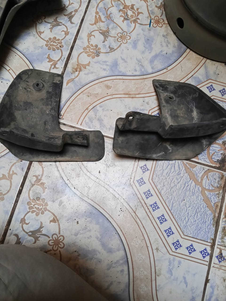 سلام عليكم اخوان غراض كرسته كلمأ وسعره مكان الكرنه رقم تليفون ***********
