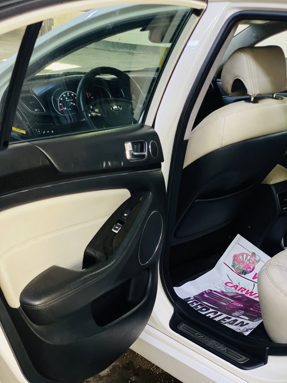 السلام عليكم كادنزا 2016  وارد امريكي محرك 3300 السيارة خير من الله مناقصها شي كير صدر محرك  موصفات sxl معروفه بالكادنزا للاستفسار  الاتصال ع الرقم *********** غير متواجد ع الفيس السعر 145 وبيها مجال بسيط .
