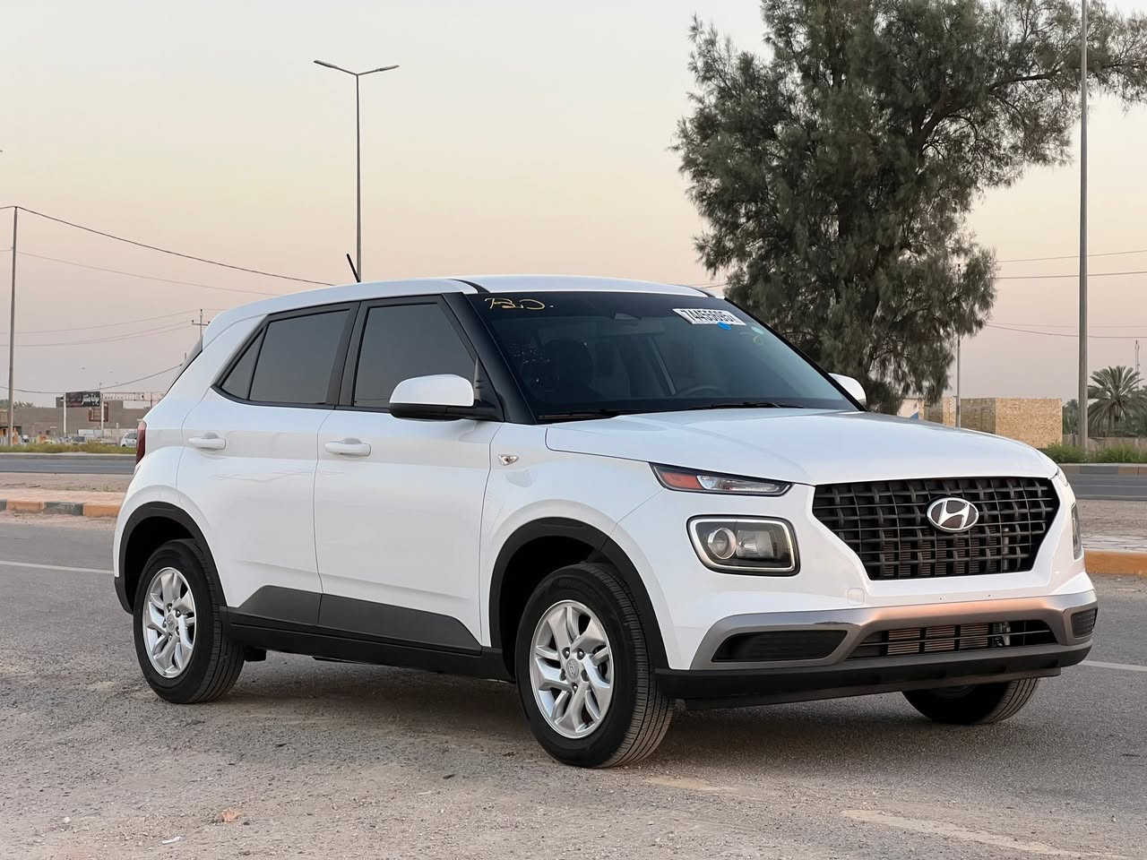 السلام عليكم هونداي ڤينو للبيع موديل ٢٠٢٦مواصفات عاديه السياره ماشيه ٤٠٠٠ دخول جديد منفيس باسمي تترقم جميع المحافظات عدا الاقليم حادث السياره مرفق بالمنشور السياره بدون صبغ بدون تبديل فقط خشم البنيد معدل بارد ومكحل مكان السياره حله بابل السعر ١٣٥ وبيه مجال  للاستفسار ***********

