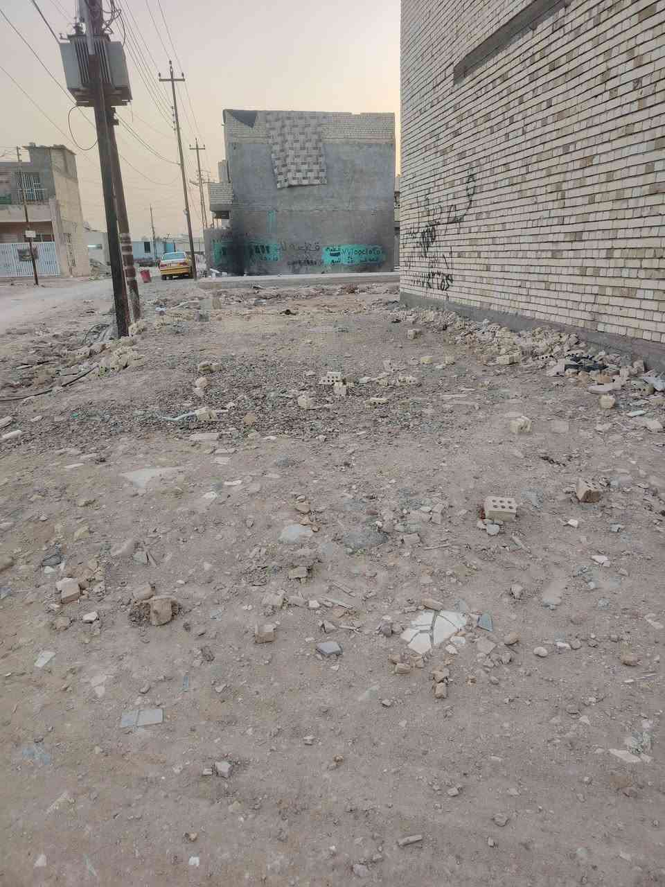 السلام عليكم عندي 
قطعه ركن 50 متر واجه 10متر  ونزال 5متر الظباط الثانية (زراعي البلديات) تصلح تكون محلات او مشتمل مكانها مميز بين فرع 10 وشارع 15 مجاري  ومي وكهرباء كاملات. و التبليط بعده جاي يكصون بالافرع 
سعر  29      ***********
