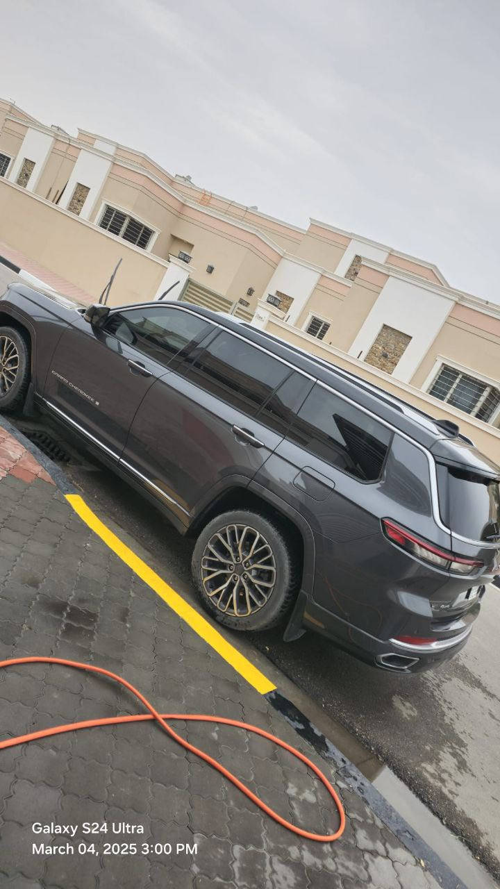 للبيع جيب كراند شيروكي 2022✅
مواصفات L Summit Reserve

سعرها ادخل ع رابط https://t.me/carssofiraq/15233

الموديل : 2022 . وارد امريكي تو كلر  اسود ورصاصي

‏3600 V6 :المحرك

حادث تبديل بنيد+

ماشيه 29 الف

المواصفات :

* دفع رباعي 4x4 .

نظام تعليق هوائي (جكات).

قيادة ذاتية عند المنعطفات.

رادار امامي مع مانع تصادم

* تحذير الخروج عن المسار .

* مستشعر نوم السائق مع نظام التوقف الآلي

* تحذير النقطة عمياء !

نظام تحذير عند التقاطعات.

نظام تحذير عند تجاوز السرعة المحددة.

نظام عرض المعلومات على الزجاج الامامي HEAD UP

‏(DISPLAY

نظام تقليل الضجيج داخل المقصورة.

* إنارة محيطية.

* مرايا تعتيم ذاتي.

* المرايا الجانبية قابلة للطي كهربائيا.

* نظام الصوت من ماكنتوش مع 19 سماعة.

* ويل قياس 21 انج

* سقف بانوراما

3شاشات 

* شاشه كبيرة 10.1 انج

* نظام الخرائط (GPS)

* عرض خرائط الطريق على لوحة القيادة.

* لوحة القيادة بقياس 12 أنج.

* كاميرا داخلية متعددة الزوايا

* كاميرا محيطية 360 درجة .

* 4 كاميرات خارجية مع بخاخات ماء للتنظيف.

* كاميرا للمرأة الداخلية.

*كاميرا حرارية

* المصابيح الأمامية زنون

* كشافات الضباب زنون

* دخول ذكي.

* بصمة على 5 ابواب للدخول الذكي.

* تشغيل عن بعد .

* الصندوق الخلفي كهربائي

* فرش المقصورة الداخلية من الجلد الطبيعي الفاخر .

* اضافات من الخشب الطبيعي للمقصورة الداخلية

* ذاكرة لحفظ وضعيات الجلوس للسائق. * ذاكرة لحفظ وضعيات الجلوس للراكب.

* مساج للمقاعد الامامية السائق والراكب.

* المقاعد الأمامية كهربائية

* المقاعد الأمامية تبريد وتدفئة

* المقاعد الخلفية تبريد وتدفئة

انارة داخلية LED متعددة الالوان

* حساسات امامية.

* حساسات خلفية

* 7 راكب

* مكيف خلفي مع وحدة تحكم منفصلة .

* تدفئة ستيرن وتبريد

مانع تصادم خلفي .

* بلوتوث تلفون .

* محدد سرعة .

* نظام التشغيل والاطفاء الاوتوماتيكي ( Auto Start

‏. (System

‏)Auto Break System ) نظام بريك اوتماتيكي
رقم تلفون ***********
.
.
🚗اعرض سيارتك ع اقوى قناة تلكرام للبيع و شراء سيارات ادخل ع رابط 
👇👇
https://t.me/carssofiraq
